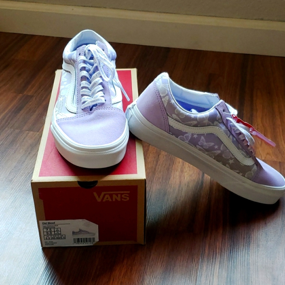 NIB classic "old skool" vans shoes.